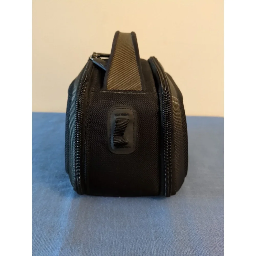 Case Logic 6 in high 7 in wide 5 In Deep Multi Compartment Bag